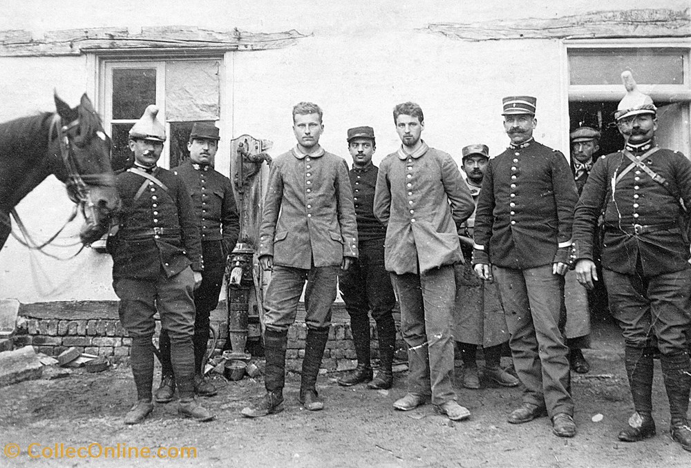 Guerre 14/19 - Prisonniers allemands, escorte par des gendarmes militaria photographies guerre 14 19 prisonniers allemands escorte par des gendarmes