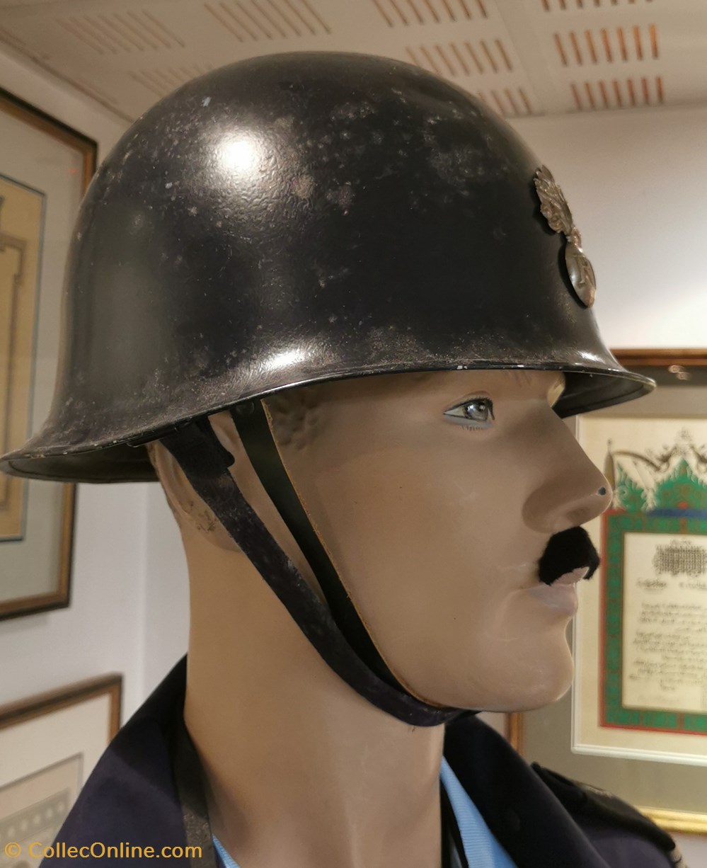 militaria casques coiffures casque modele 1951 de gendarme departemental grenade argent