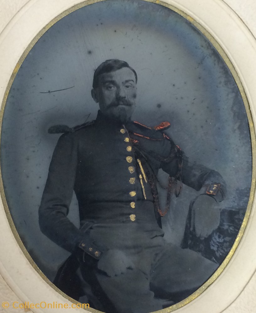 militaria photographies 1860 vers garde republicain assis tete nue
