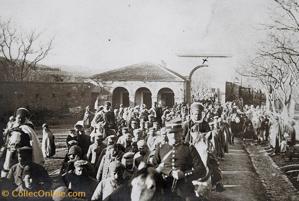 Guerre 14/19 - Prisonniers allemands, escorte par des gendarmes au Maroc militaria photographies guerre 14 19 prisonniers allemands escorte par des gendarmes au maroc