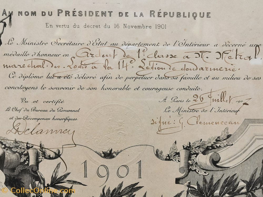 1907 Diplôme et médaille d'Honneur pour Acte de Courage et de Dévouement militaria medailles insignes 1907 diplome et medaille honneur pour acte de courage et de devouement