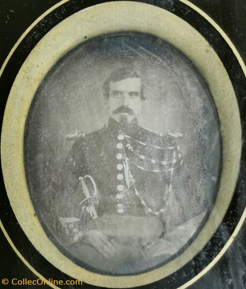 militaria photographies 1860 vers gendarme imperial assis avec son epee