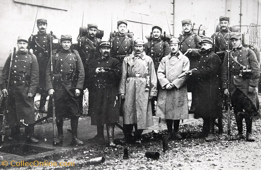 Guerre 14/19 - Prisonniers allemands, escorte par des gendarmes militaria photographies guerre 14 19 prisonniers allemands escorte par des gendarmes