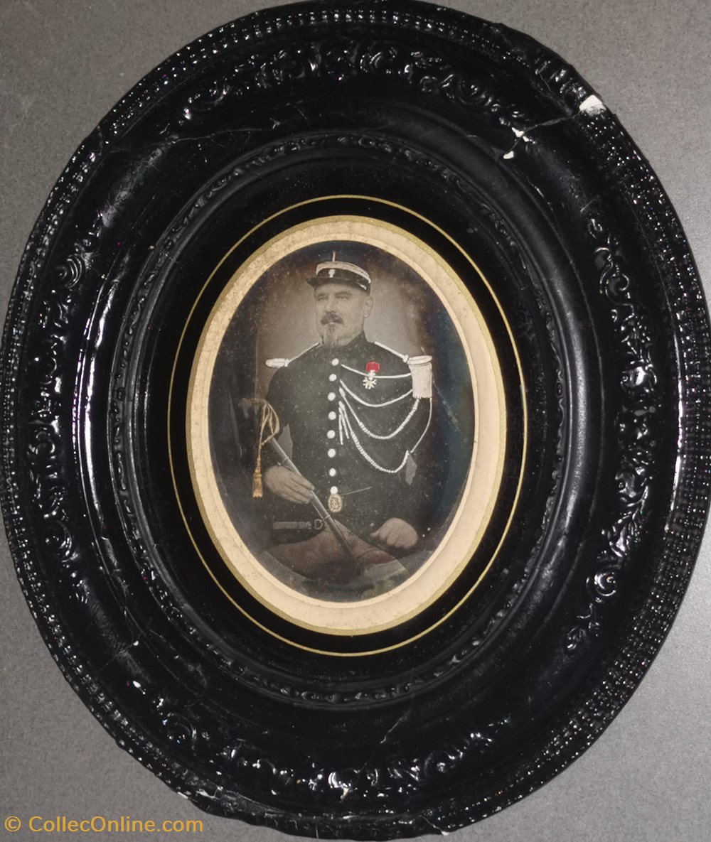 1855, Lieutenant de Gendarmerie Impériale, Second Empire, à Toulon militaria photographies 1855 lieutenant de gendarmerie imperiale second empire a toulon