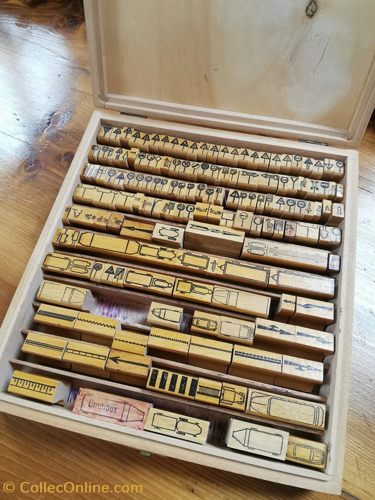 militaria police xxe siecle coffret de tampons de figurines pour les dessins des accidents utilise en gendarmerie