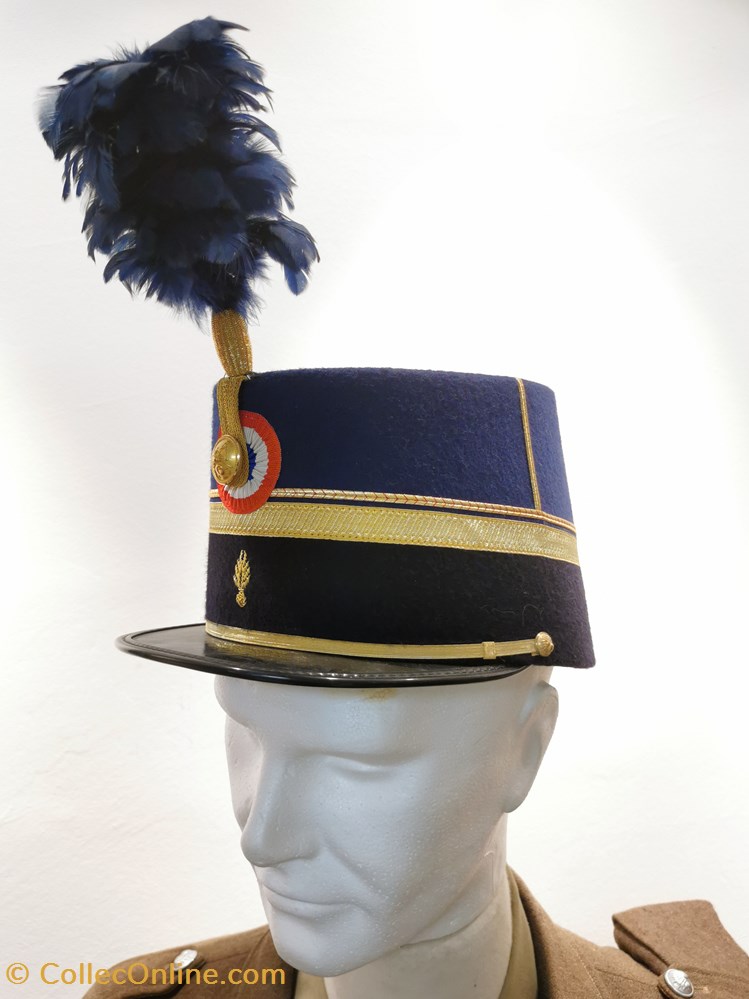 militaria casques coiffures shako eleve officier de gendarmerie de ecole de melun depuis 2004