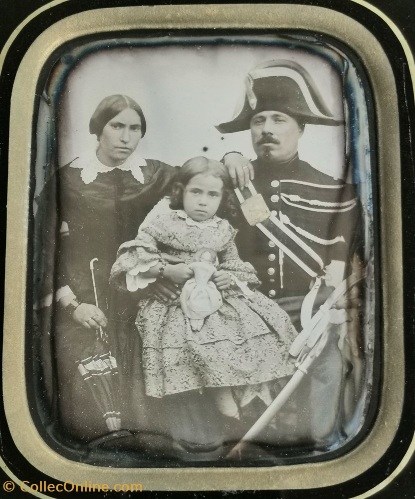 1850 vers, Gendarme Impériale et sa famille militaria photographies 1850 vers gendarme imperiale et sa famille