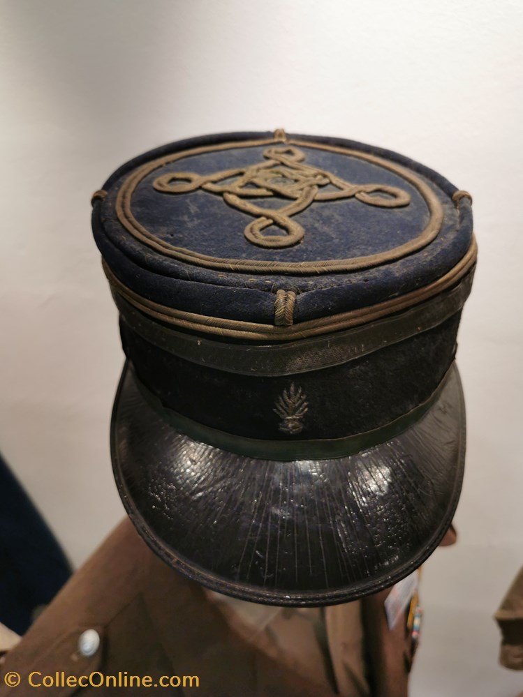 militaria casques coiffures kepi de lieutenant vers 1920