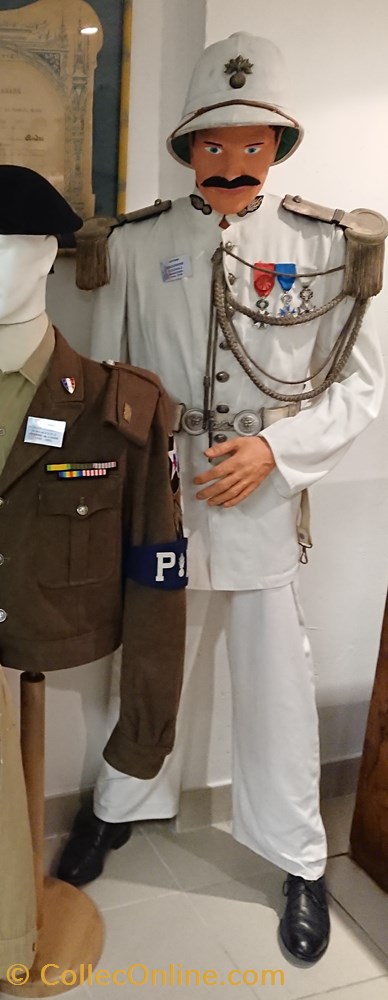 militaria uniformes mannequin gendarme colonial fin 19e siecle