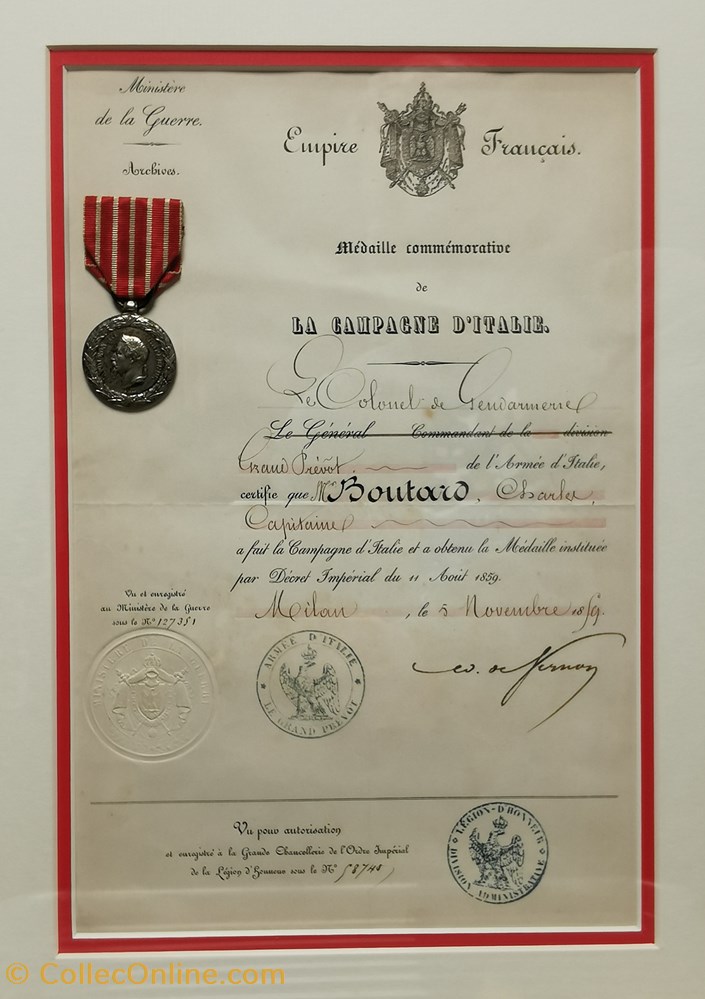 CADRE RENFERMANT UN DIPLÔME AVEC LA MÉDAILLE MILITAIRE, LA MÉDAILLE DE LA  CAMPAGNE D'ITALIE ET LA MÉDAILLE DE LA CAMPAGNE DE CRIMÉE, SECOND EMPIRE.