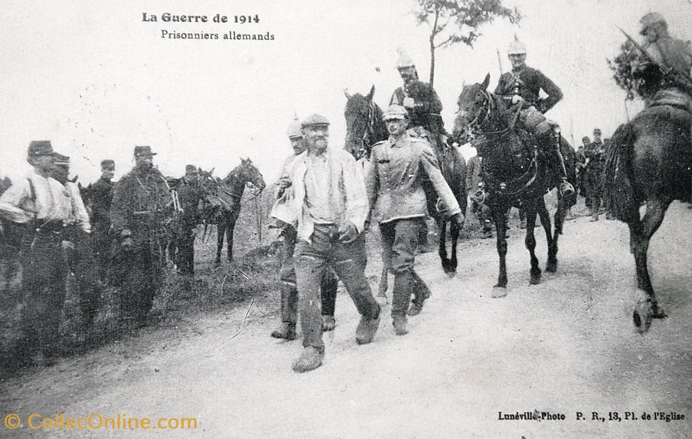 Guerre 14/19 - Prisonniers allemands, escorte par des gendarmes militaria photographies guerre 14 19 prisonniers allemands escorte par des gendarmes