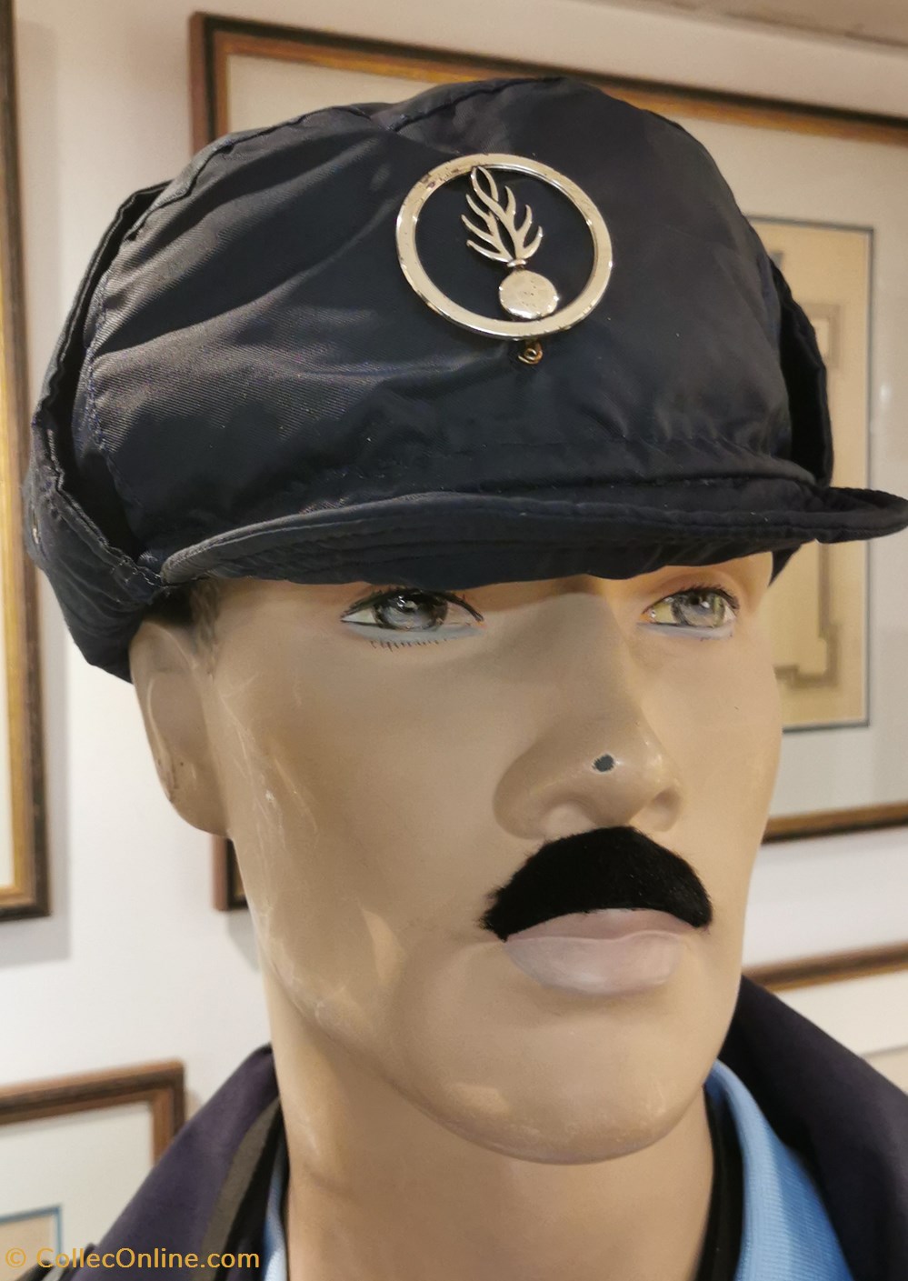 militaria casques coiffures casquette fourree distribuee aux gendarmes des jo de albertville en 1992