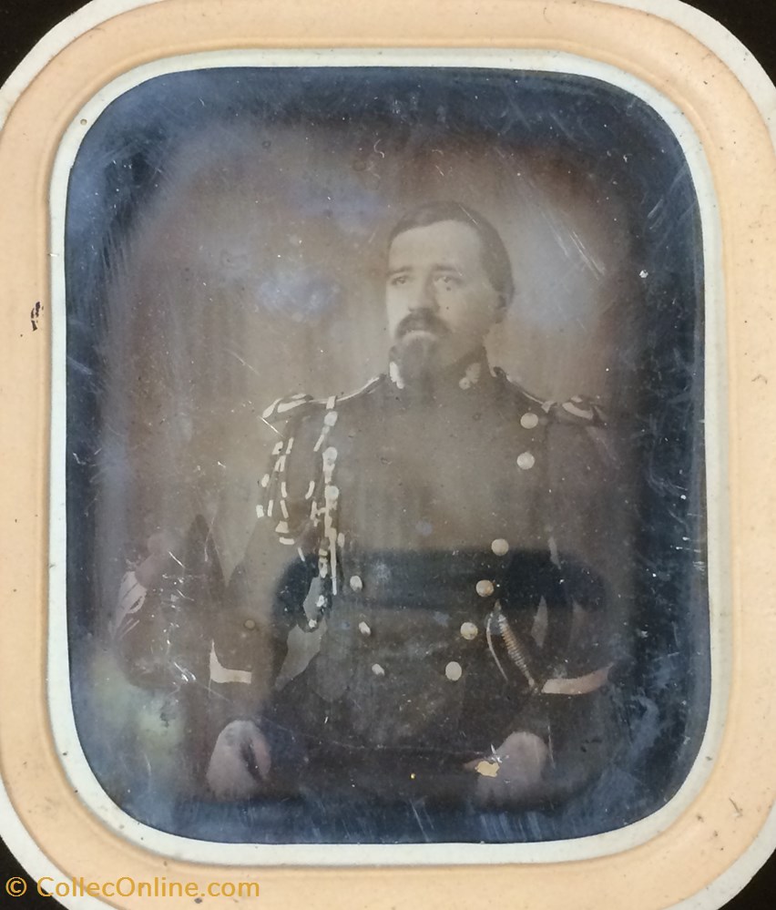 militaria photographies 1850 vers brigadier de gendarmerie de la garde imperiale assis avec bicorne