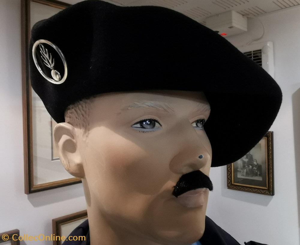 militaria casques coiffures beret de gendarme des pelotons de haute montagne