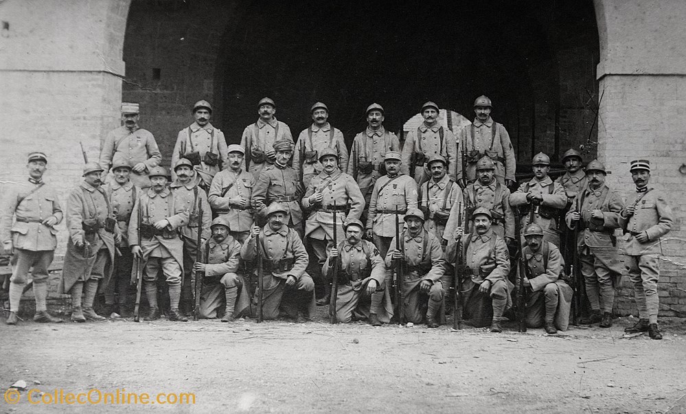 militaria photographies guerre 14 19 italie gendarmes et detachement militaire a caporetto
