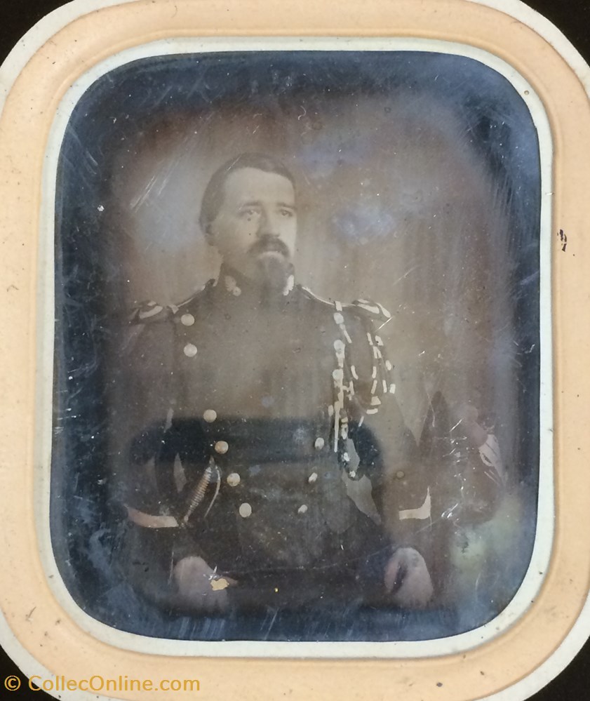 militaria photographies 1850 vers brigadier de gendarmerie de la garde imperiale assis avec bicorne