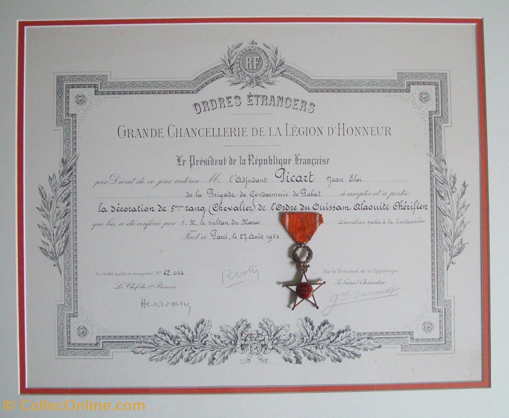1954 Diplôme et médaille de Chevalier de l'Ordre du Ouissam Alaouite Chérifien militaria medailles insignes 1954 diplome et medaille de chevalier de ordre du ouissam alaouite cherifien