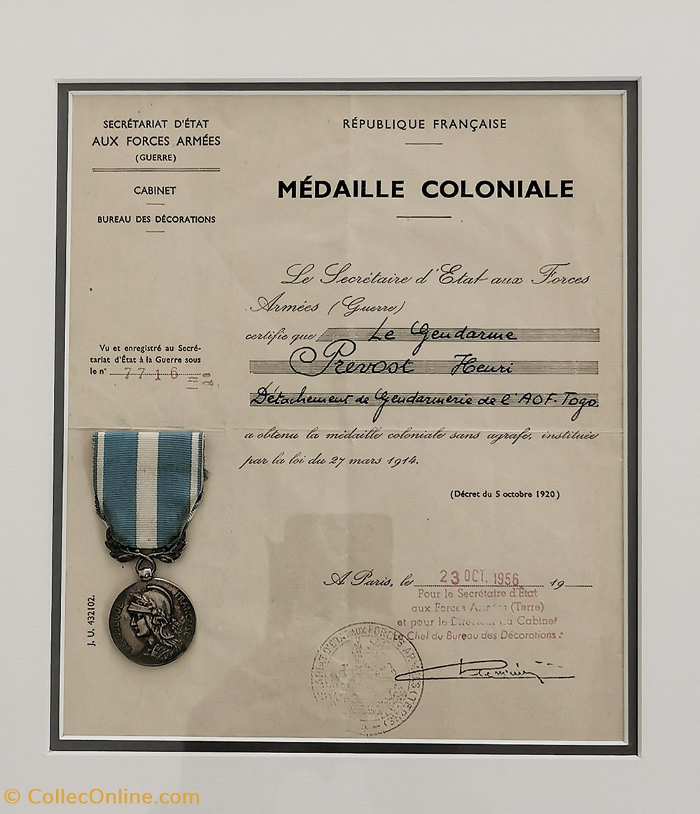 Diplômes et médailles attribués à des gendarmes - Collection de Militaria