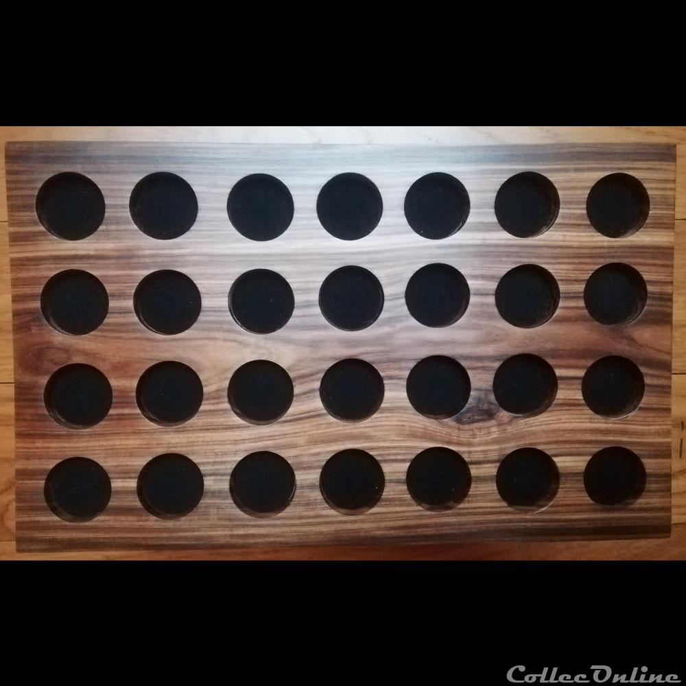 4 plateaux médailliers en bois de rose centenaire 26 x 15,5 cm, 28 alvéoles de 25 mm 2 monnaies 4 plateaux medailliers en bois de rose centenaire 26 x 15 5 cm 28 alveoles de 25 mm