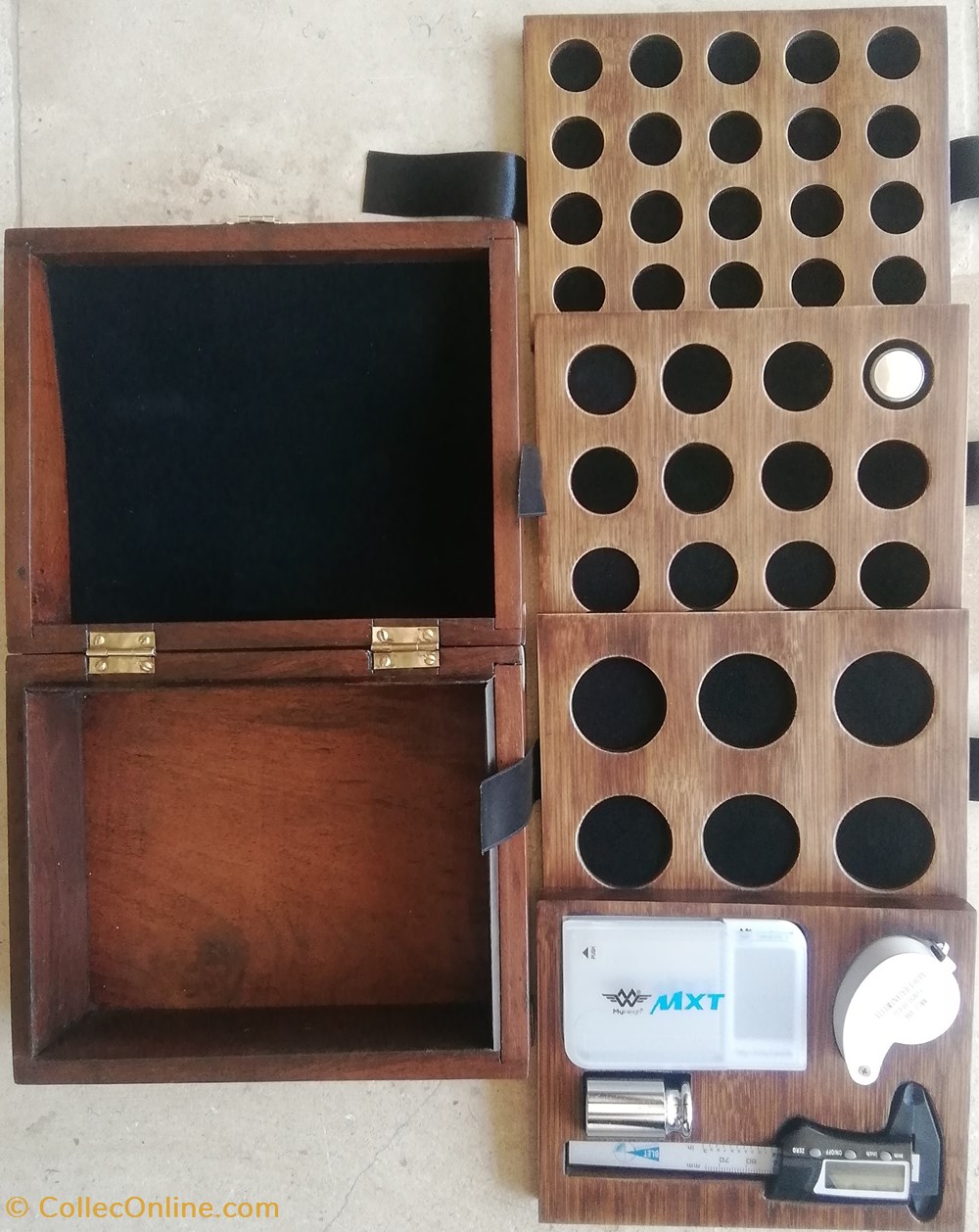 Boîte médaillier "Les outils du parfait numismate" 5 monnaies boite medaillier les outils du parfait numismate