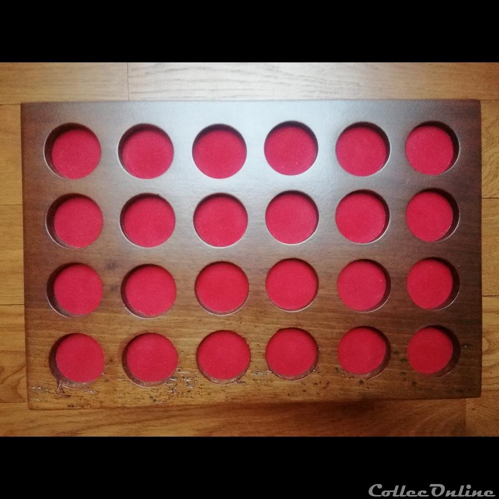 4 plateaux médailliers en Noyer de France ancien 30x20 cm, 24 alvéoles de 35mm monnaies 4 plateaux medailliers en noyer de france ancien 30x20 cm 24 alveoles de 35mm
