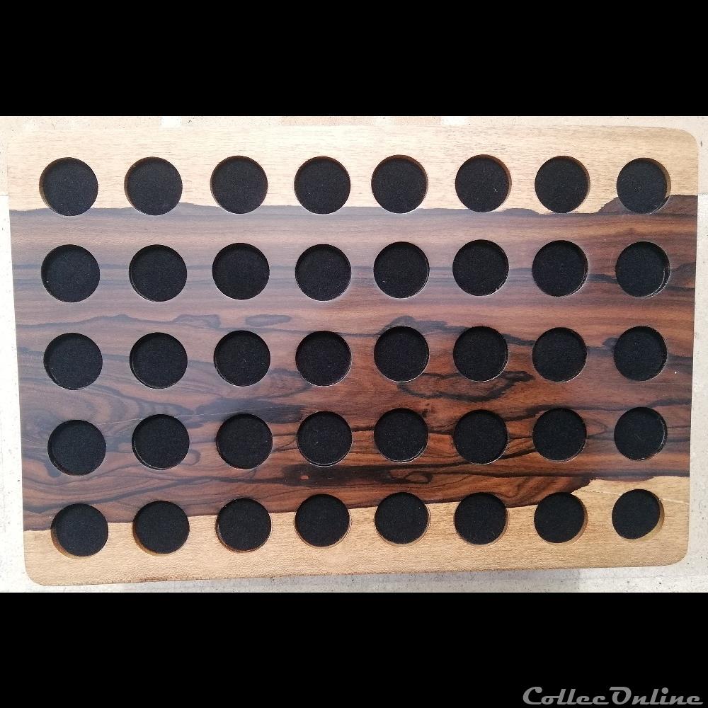 5 plateaux médailliers en Ziricote 30 x 20 cm , 40 alvéoles de 25 mm 3 monnaies 5 plateaux medailliers en ziricote 30 x 20 cm 40 alveoles de 25 mm