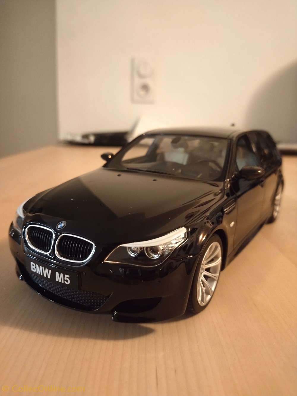 BMW M5 E61 Touring modeles reduits voitures bmw m5 e61 touring