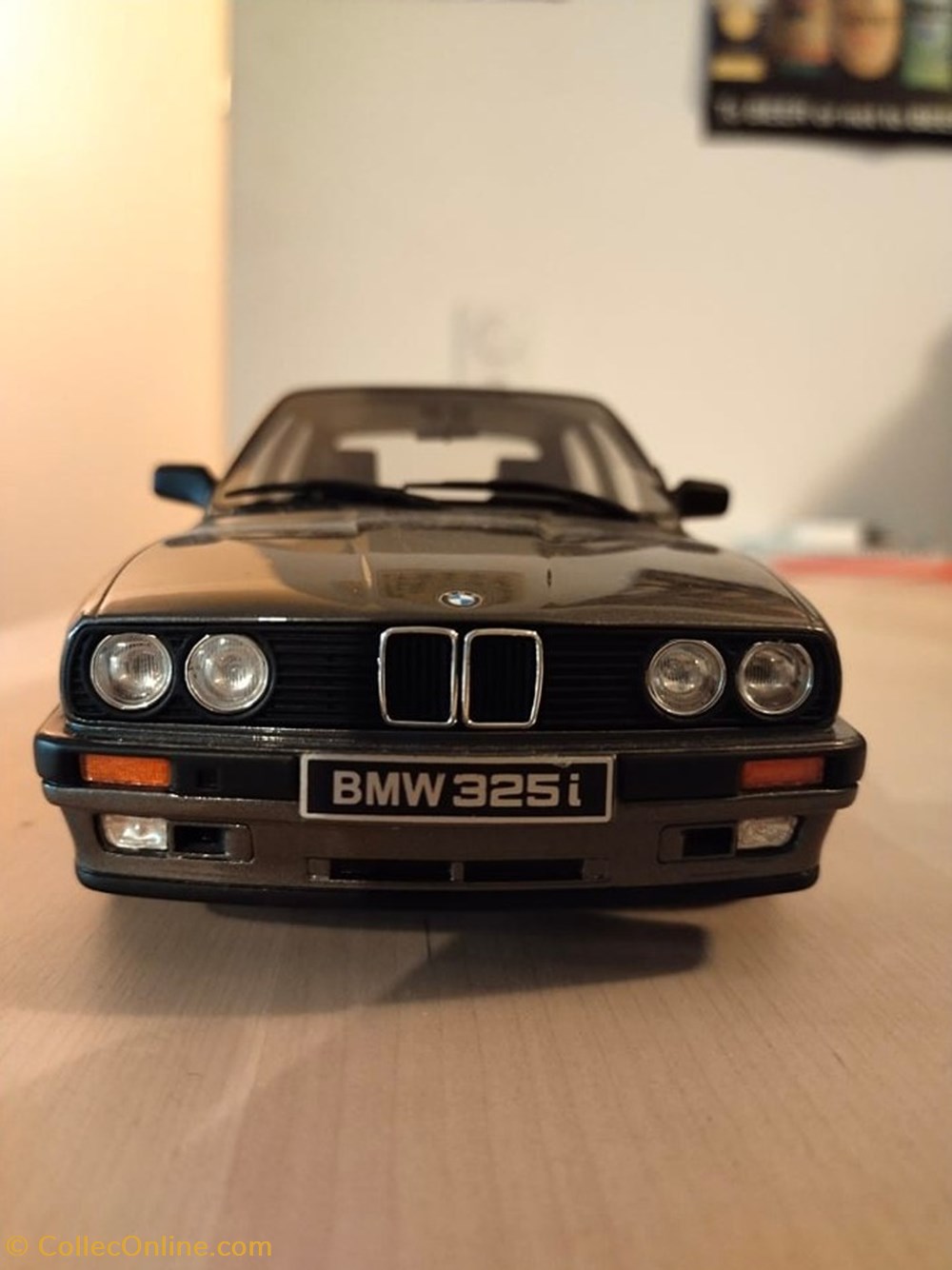 BMW 325i E30 Sedan 2 modeles reduits voitures bmw 325i e30 sedan
