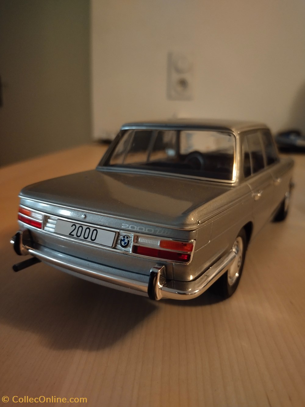 BMW 2000 Tilux modeles reduits voitures bmw 2000 tilux
