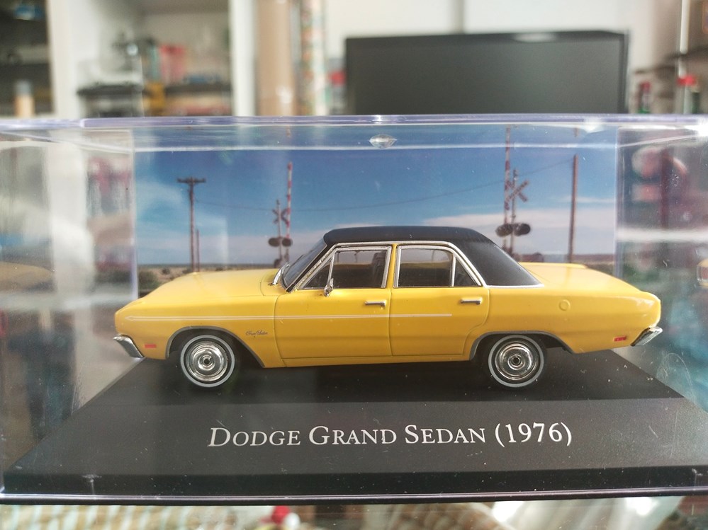 modeles reduits voitures dodge grand sedan