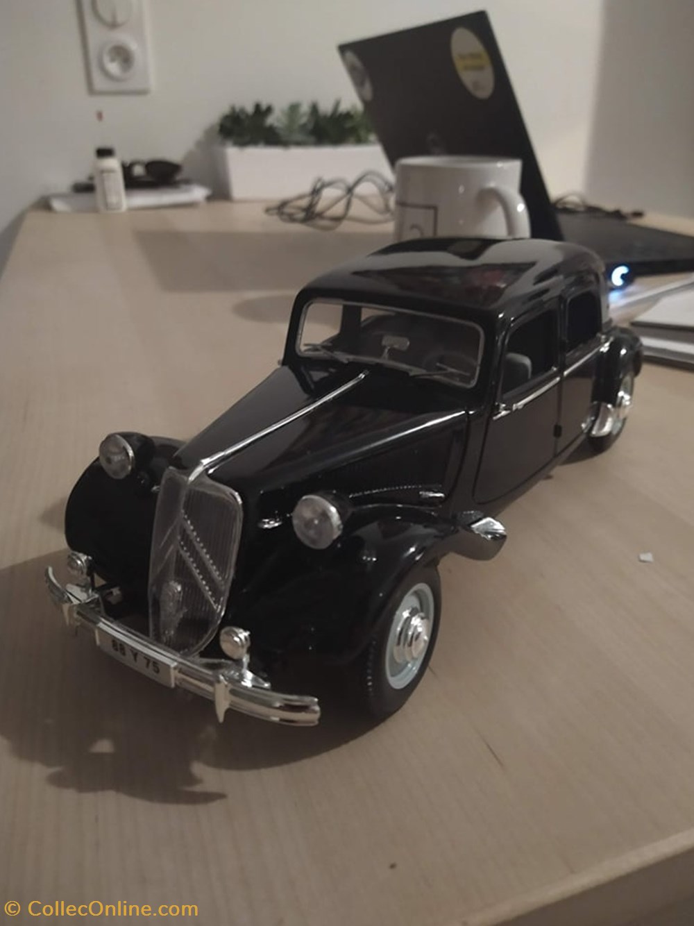 Citroën Traction 15CV 6 Cylindres modeles reduits voitures citroen traction 15cv 6 cylindres