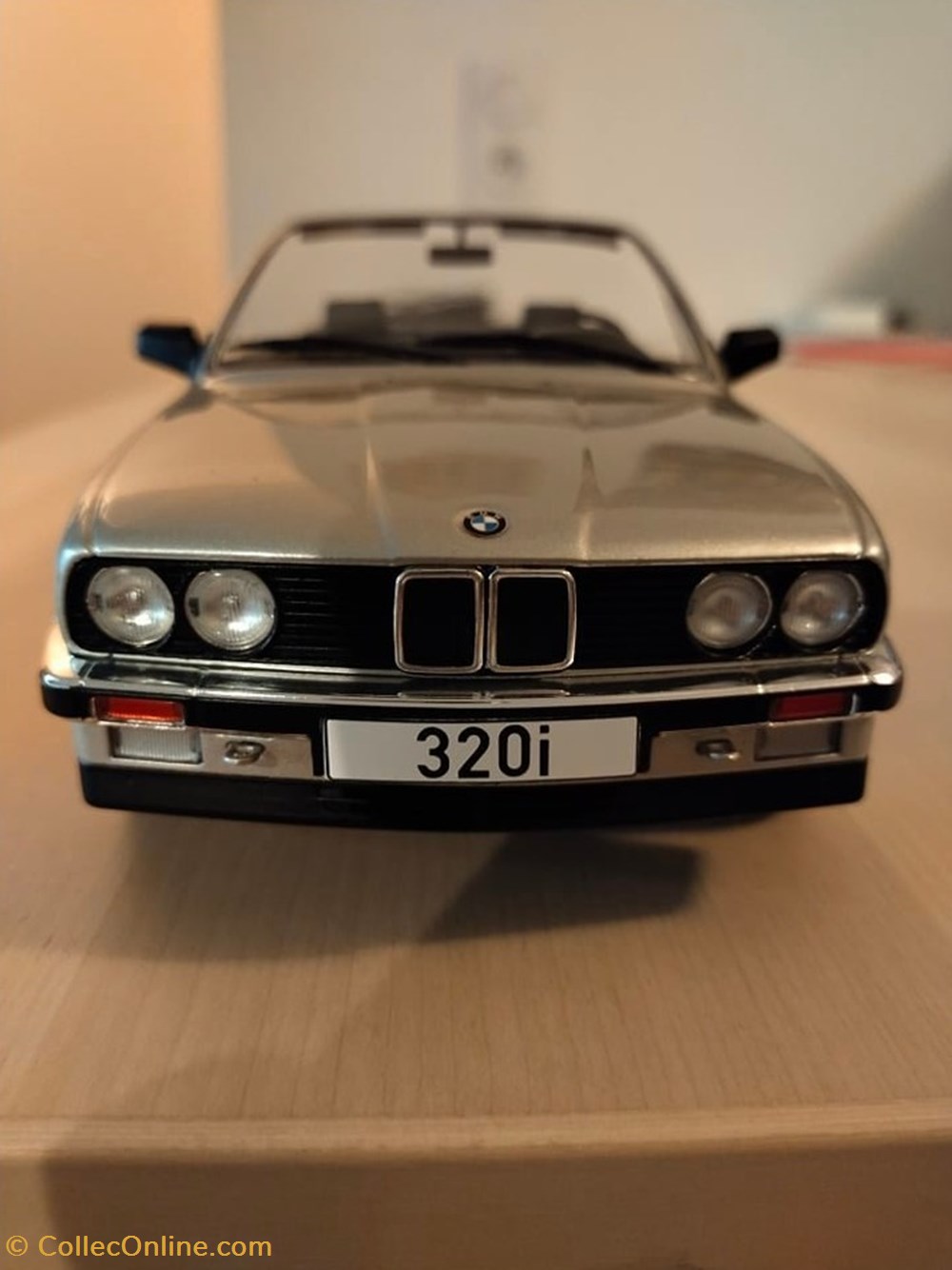 BMW 320i E30 Cabrio 2 modeles reduits voitures bmw 320i e30 cabrio