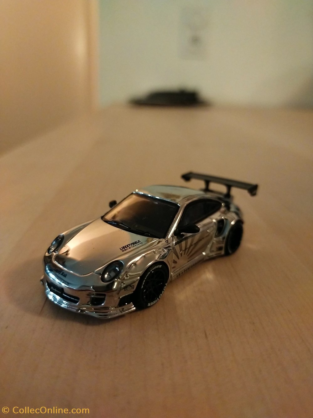 Porsche 911 997 LBWK (avec diorama "Stand LBWK") modeles reduits voitures porsche 911 997 lbwk avec diorama stand lbwk