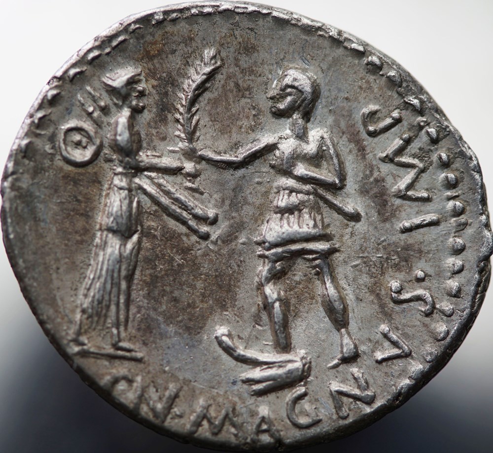 Crawford 469/1a CN MAGNVS IMP.M.POBLICI.LEG.PROPR(Cn. Pompeius Magnus Junior, C. Publicus), 46/45 BC munzen antike bis romische imperial und republik crawford 469 1a cn magnvs imp m poblici leg propr cn pompeius magnus junior c publicus 46 45 bc