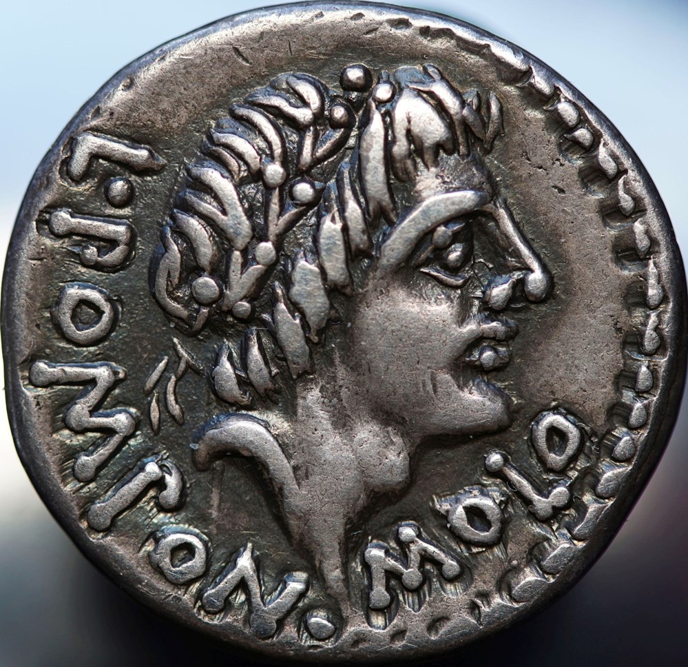 Crawford 334/1 L.POMPON MOLO (L. Pomponius Molo), Denar, 97 BC munzen antike bis romische imperial und republik crawford 334 1 l pompon molo l pomponius molo denar 97 bc