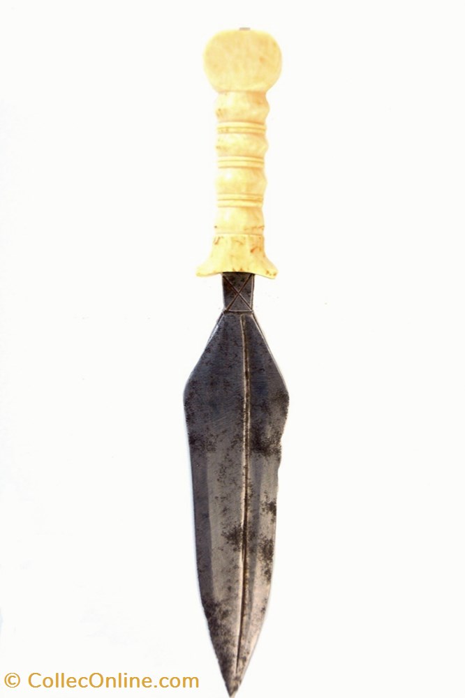 Mangbetu 003 art antiquites africain armes mangbetu 003