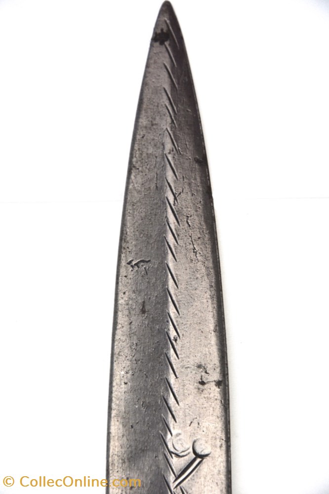 Yakoma 002 5 art antiquite africain arme yakoma 002