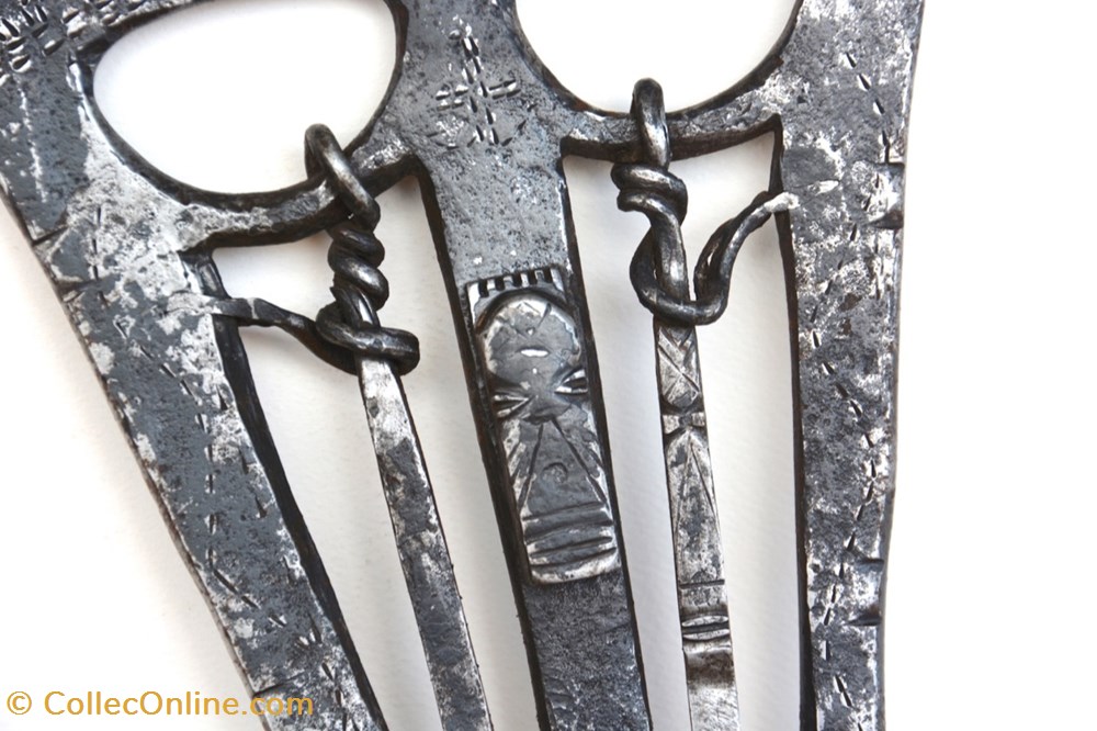 art antiquite africain arme tchokwe lunda 001