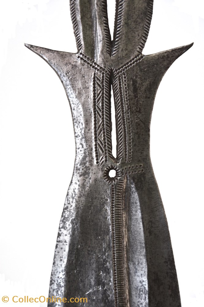 Yakoma Pamba 002 3 art antiquite africain arme yakoma pamba 002