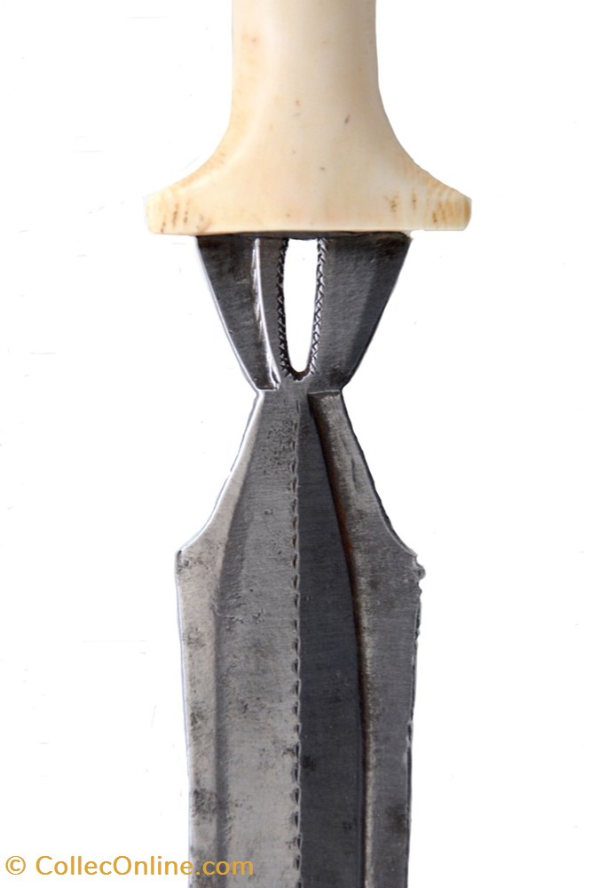 Azandé 002 4 art antiquites africain armes azande 002