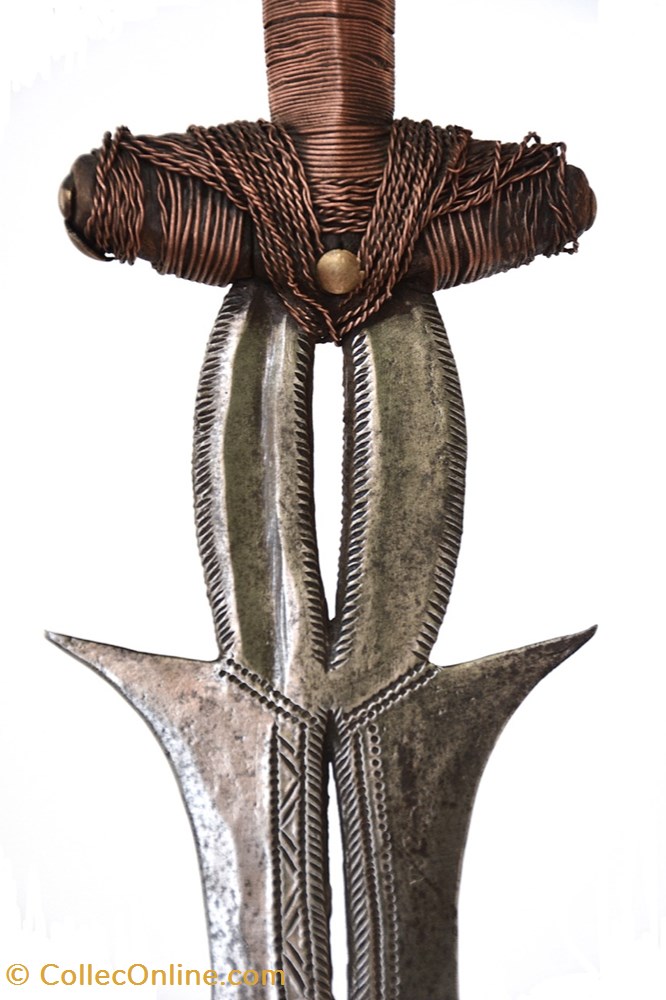 Yakoma Pamba 002 4 art antiquite africain arme yakoma pamba 002