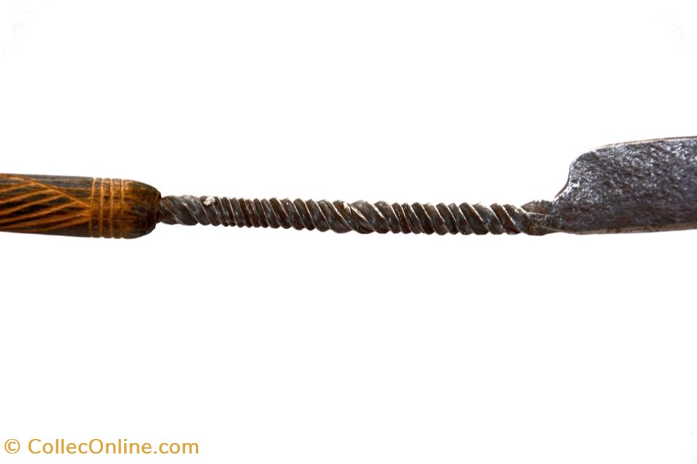 Tutsi 001 3 art antiquite africain arme tutsi 001