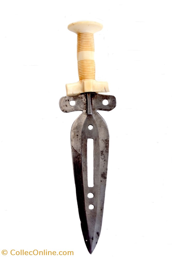 Boa 001 art antiquite africain arme boa 001