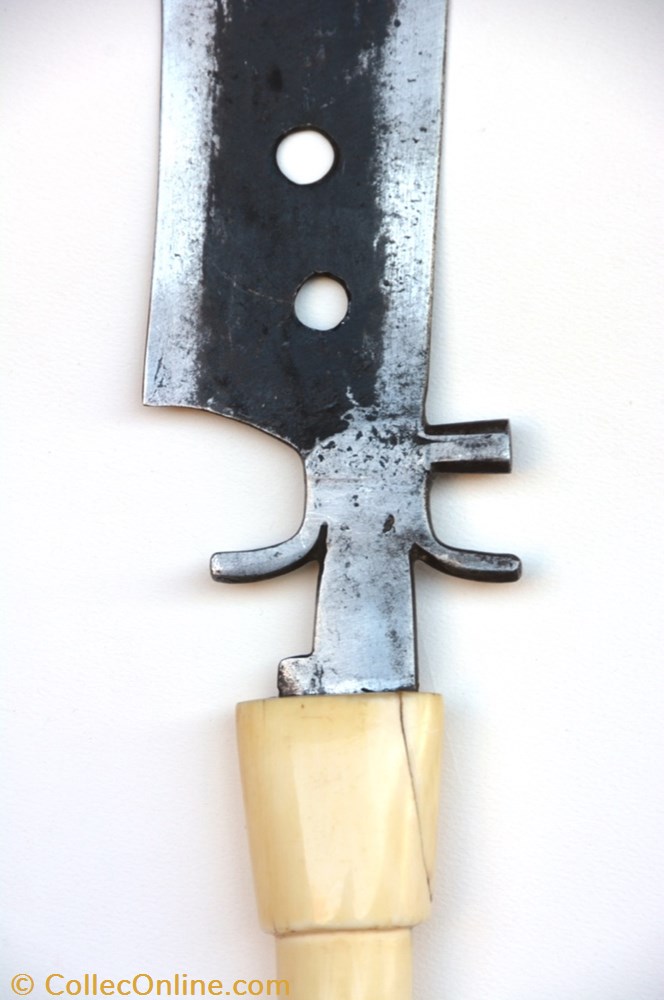 art antiquites africain armes boa 001