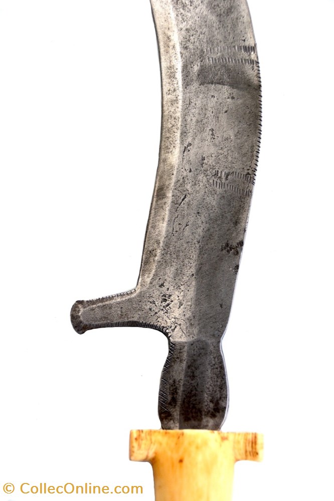 Makéré 001 4 art antiquite africain arme makere 001