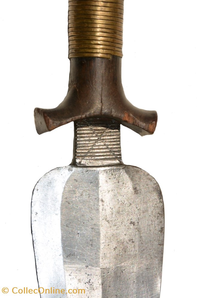 Mangbetu 002 4 art antiquite africain arme mangbetu 002