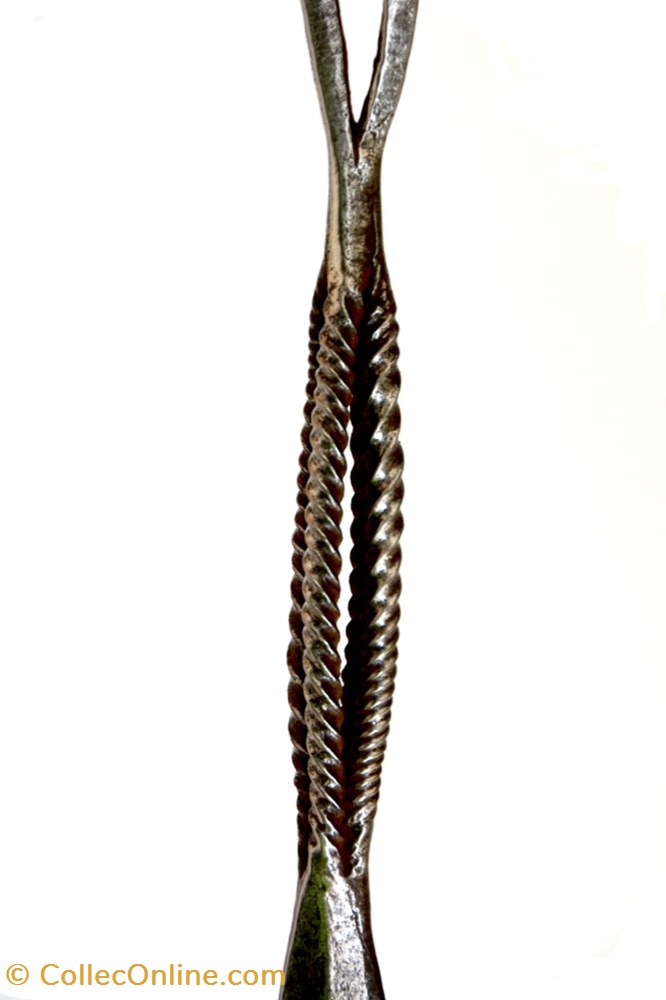 Yakoma 002 2 art antiquite africain arme yakoma 002