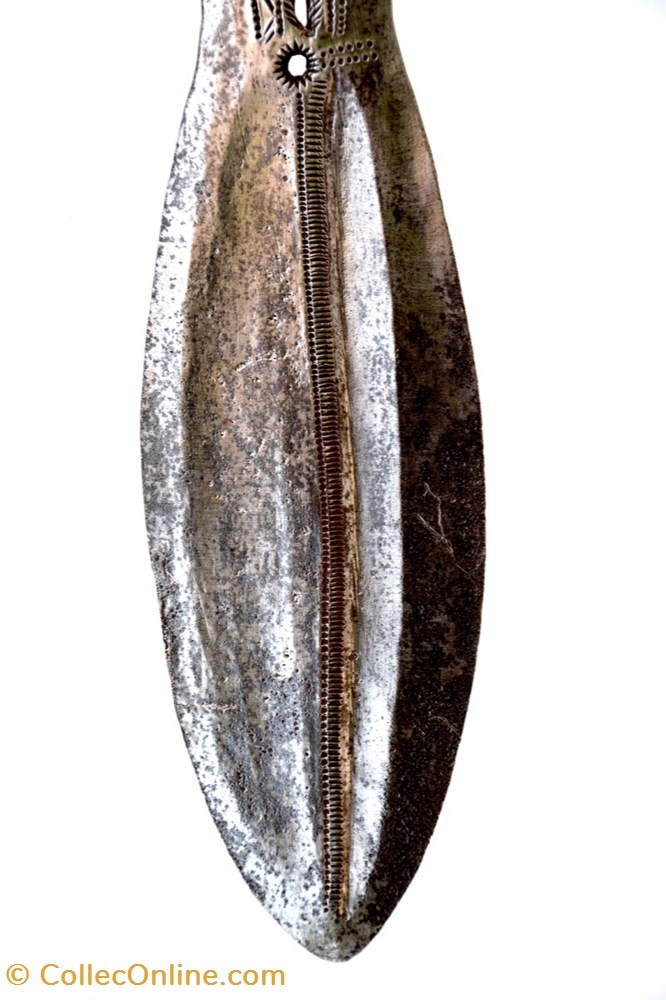 Yakoma Pamba 002 2 art antiquite africain arme yakoma pamba 002