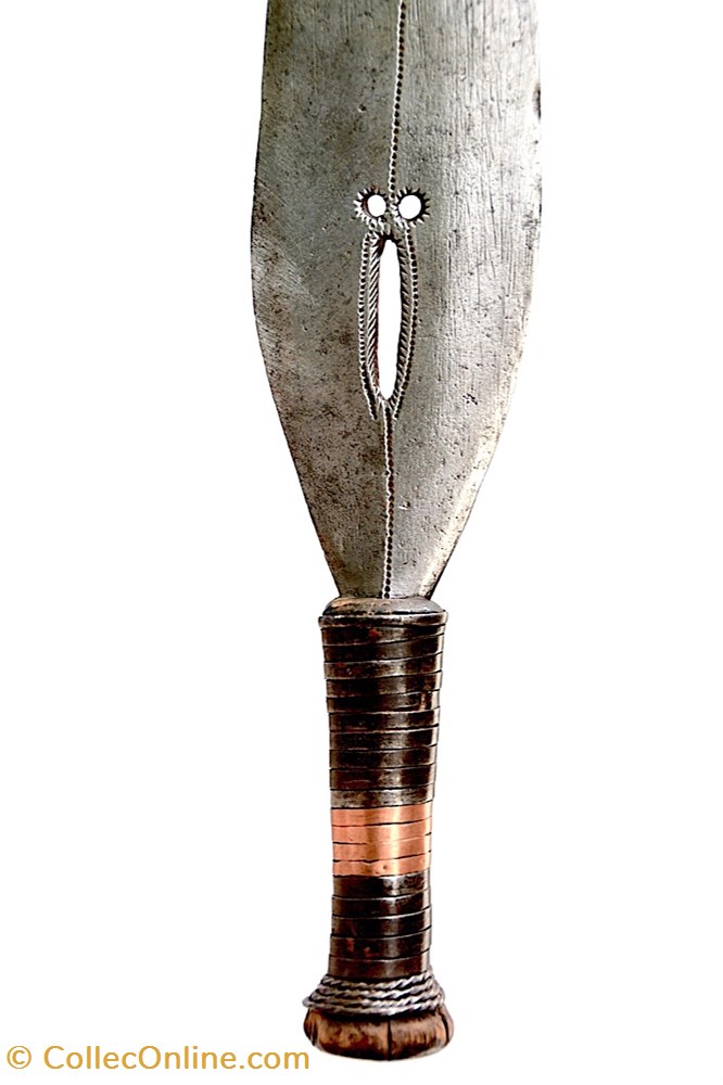 Yakoma Basakpwa 002 4 art antiquite africain arme yakoma basakpwa 002
