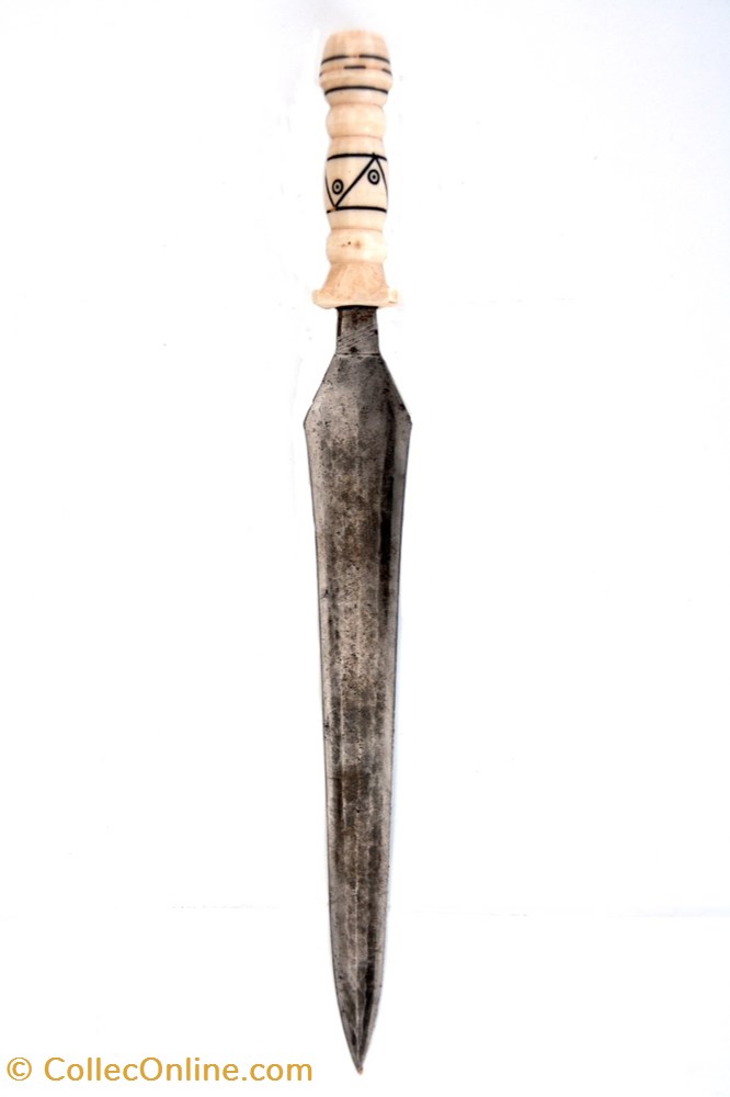 Mangbetu 002 art antiquite africain arme mangbetu 002